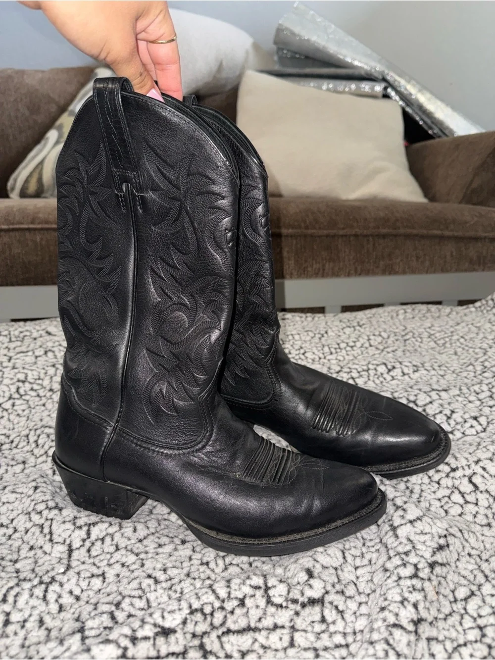 Ariat Black Leather Western Boots with Decorative Stitching